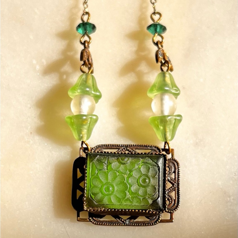 Vintage Green Intaglio Floral Glass Necklace